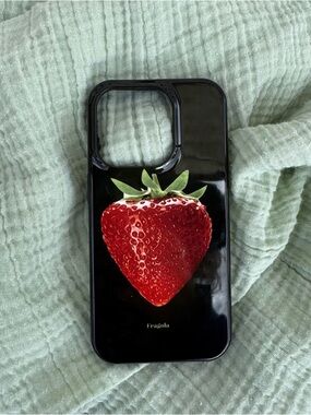 iPhone 15 Pro Fragola Strawberry Case